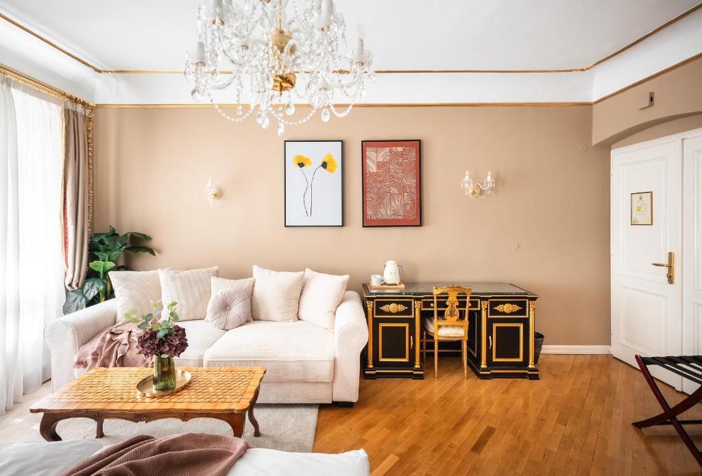 Nosticova Heritage - 7