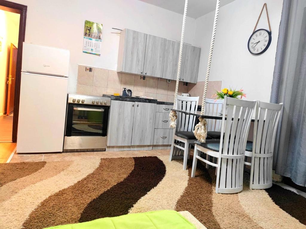 Een keuken of kitchenette bij Eco Bay Montenegro