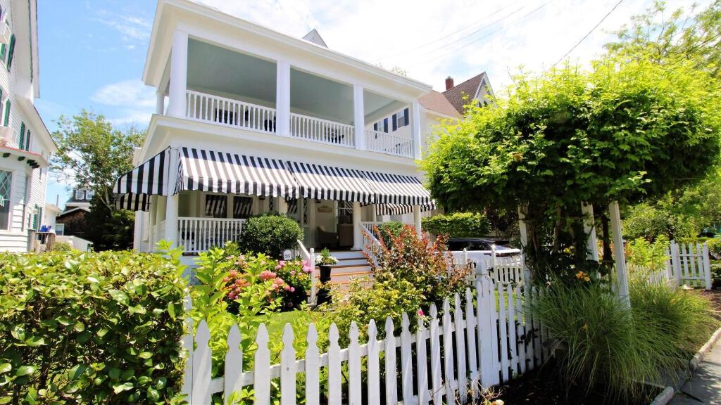 Κήπος έξω από το 207 Howard Street - The "Schapteau"