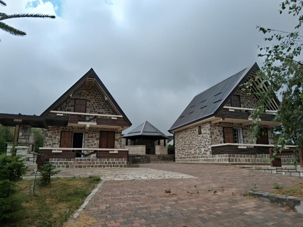 Budova, kde se prázdninový dům nachází