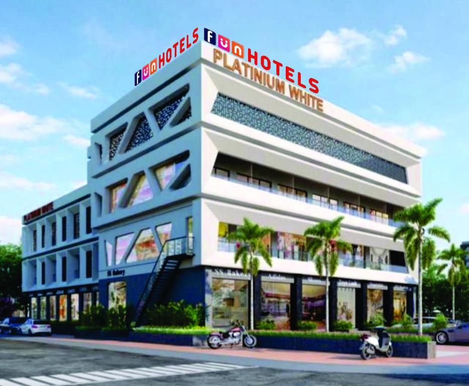 una representación de un edificio con restaurante en Fun Hotels Jamnagar, en Jamnagar