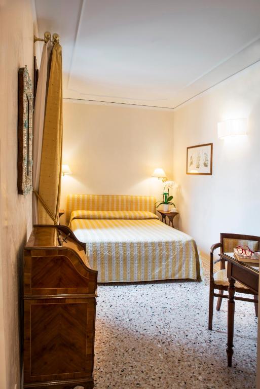 Postel nebo postele na pokoji v ubytování Hotel Agli Alboretti