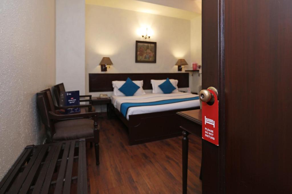 Postel nebo postele na pokoji v ubytování Collection O Hamilton Hotel