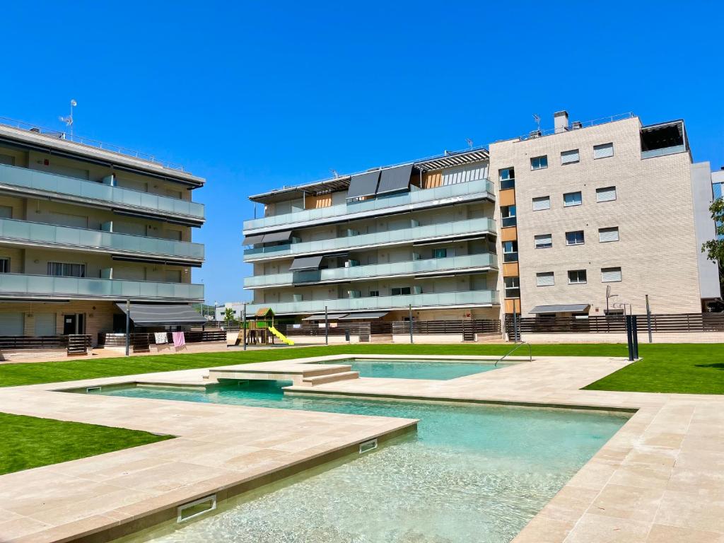 Piscina de la sau aproape de NEW! Apartamento con 2 piscinas, parque infantil, a 1 min de la playa