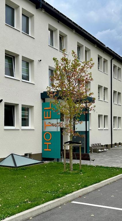 Bangunan di mana terletaknya aparthotel ini