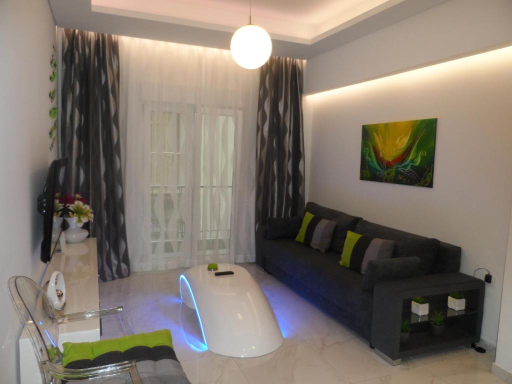 Laura White Tower Apartment - 6