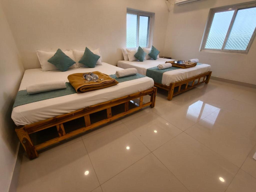 Postel nebo postele na pokoji v ubytování Saai Residency Tiruvannamalai
