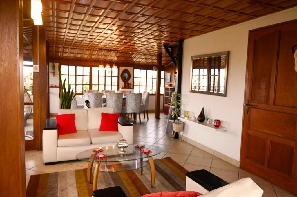 Khu vực ghế ngồi tại Gran Olivar Suite de San Isidro -3 Habitaciones