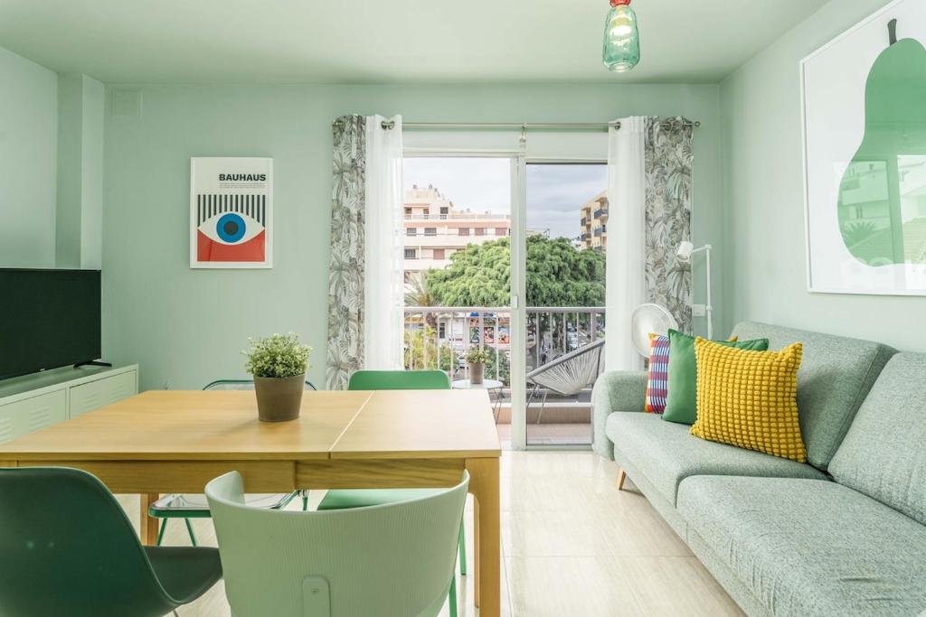 Los Cristianos Plaza, with air-conditioning