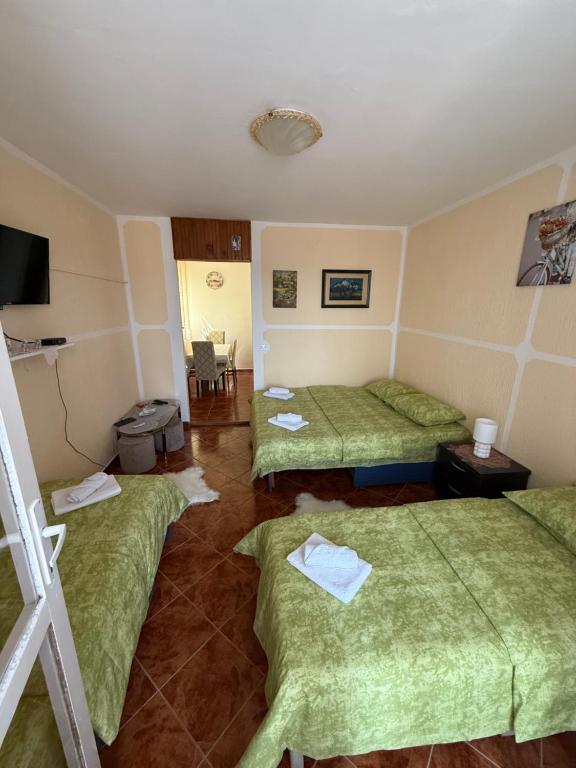 Ένα ή περισσότερα κρεβάτια σε δωμάτιο στο Apartman Marković