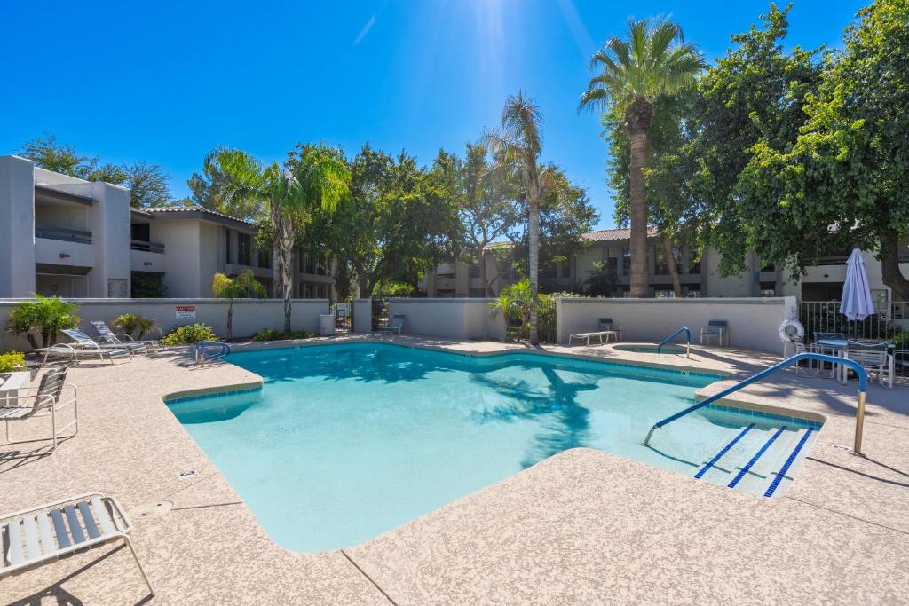 Πισίνα στο ή κοντά στο 2BR Biltmore Bliss Condo with Heated Pool, Hot Tub and More
