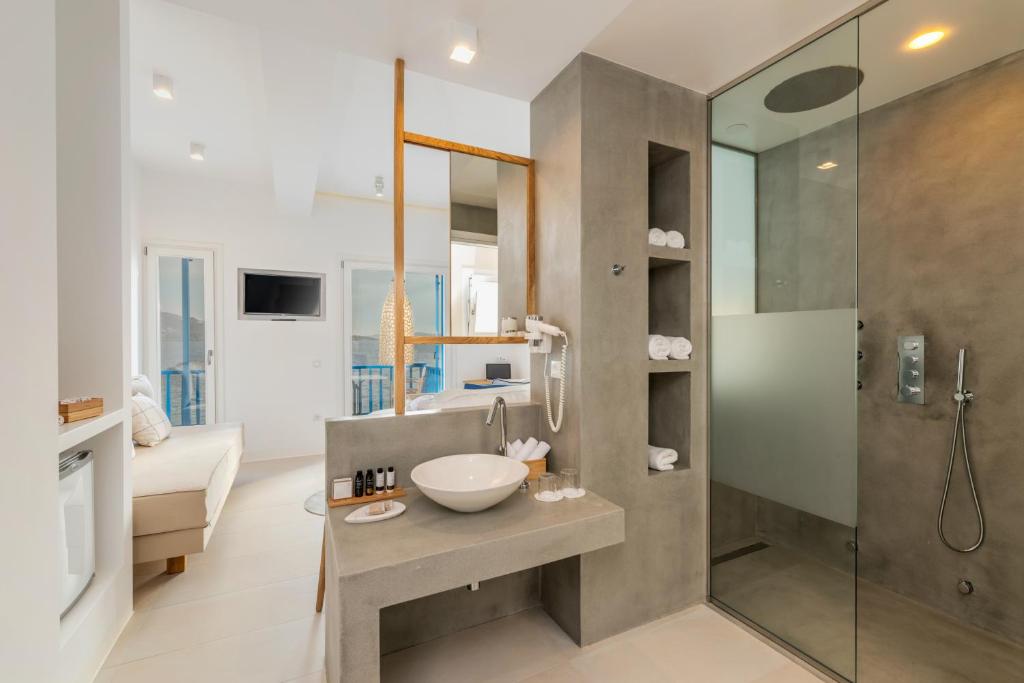 Koupelna v ubytování Bluetopia Suites