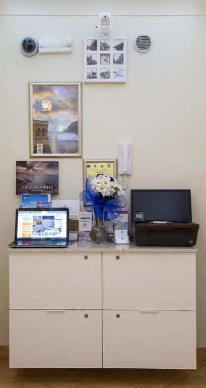 TV a/nebo společenská místnost v ubytování Airport House B&B