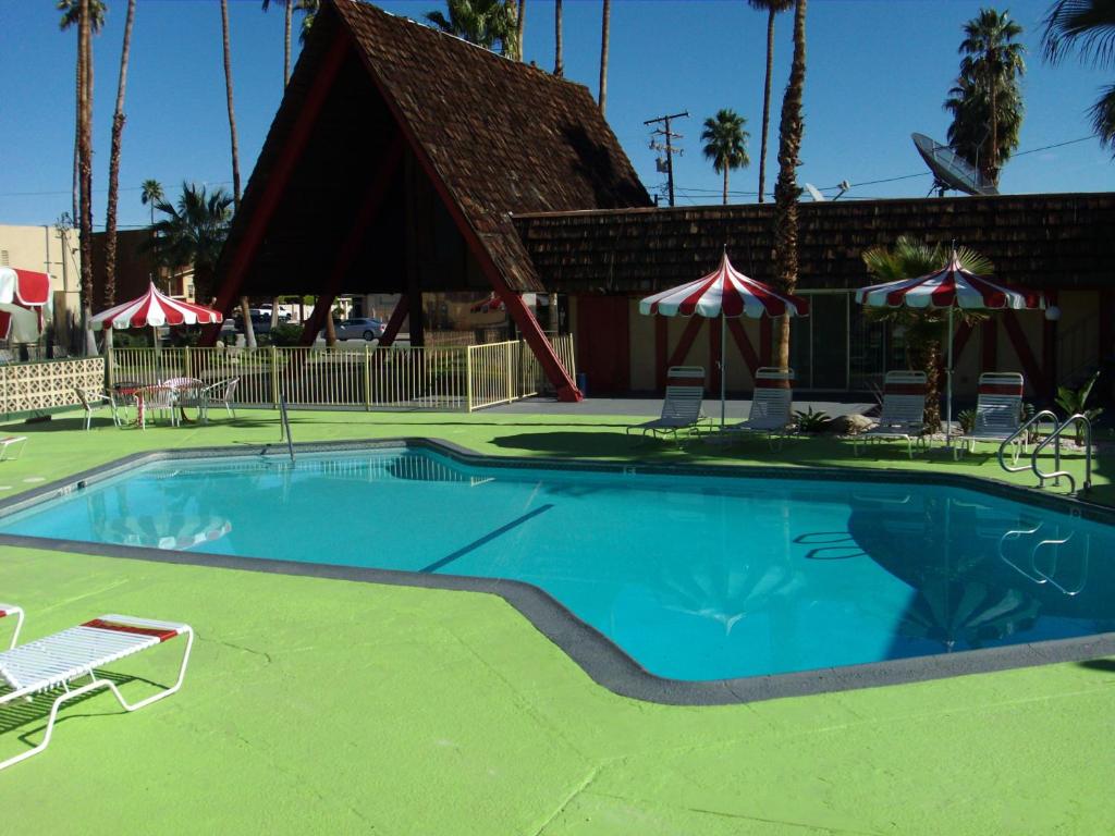 Bazén v ubytování Desert Lodge nebo v jeho okolí