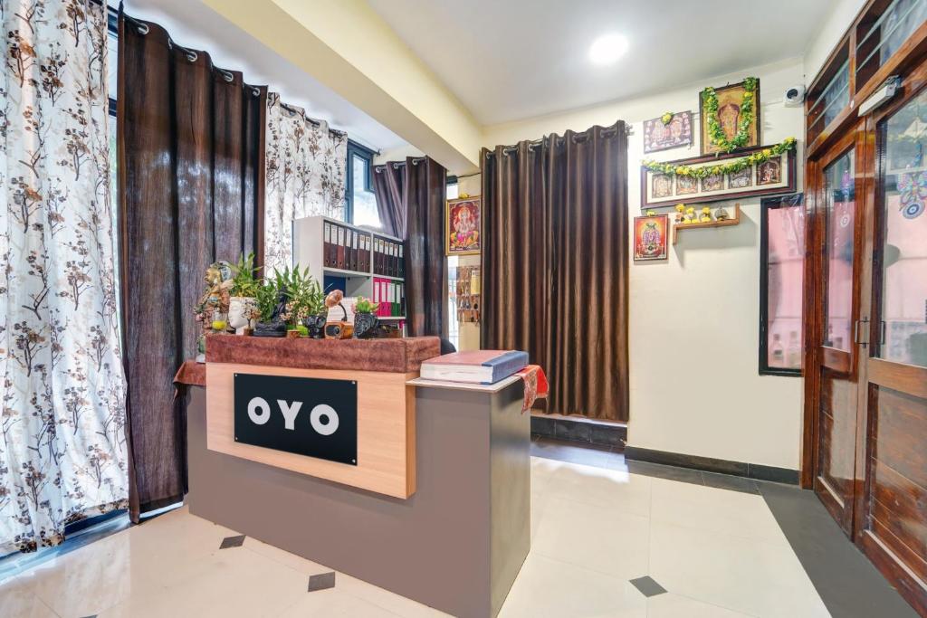 aiya store in the lobby of a store at Hotel O Magical Crown Inn in Tudiyalūr