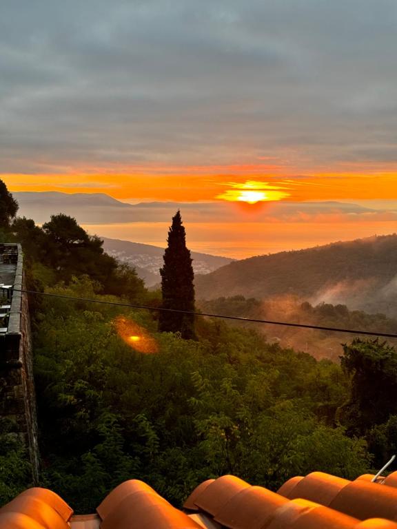 a view of a sunset from the top of a mountain at Casa Del Telegrafo in Labin