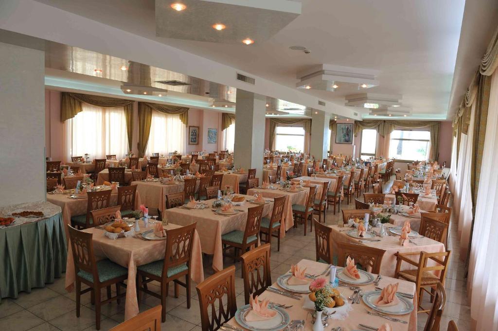 Restaurace v ubytování Hotel Abruzzo