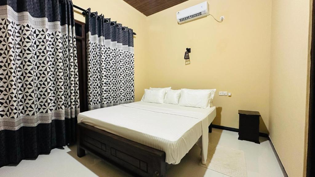 a small room with a bed in a room at Sigiri Nethu Home Stay in Sigiriya