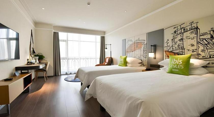 Postel nebo postele na pokoji v ubytování ibis xian North Second Ring Weiyang Rd Hotel