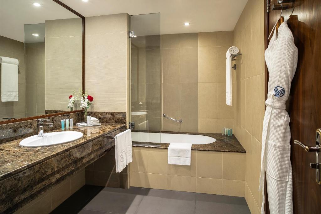 Koupelna v ubytování Jumeira Rotana – Dubai