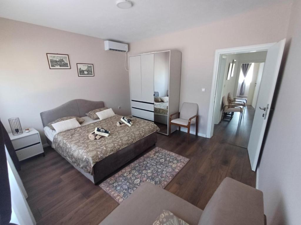 Ένα ή περισσότερα κρεβάτια σε δωμάτιο στο Villa Mima Stolac