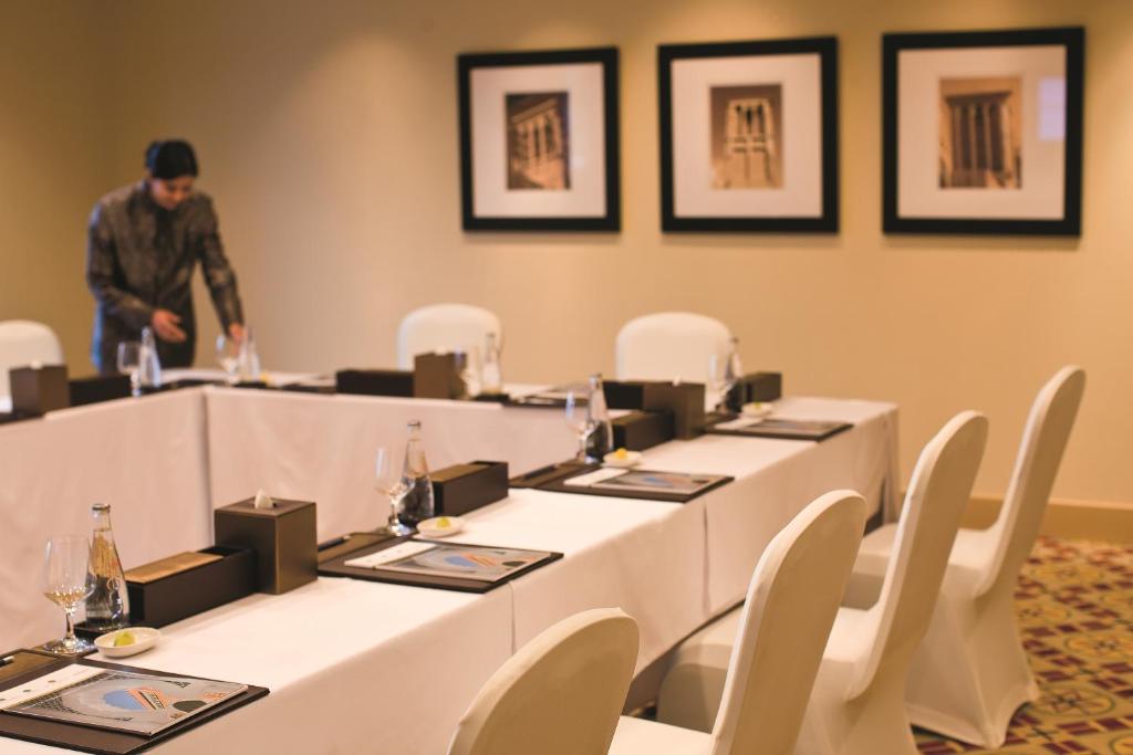 Der Geschäftsbereich oder Konferenzraum in der Unterkunft Oaks Ibn Battuta Gate Dubai