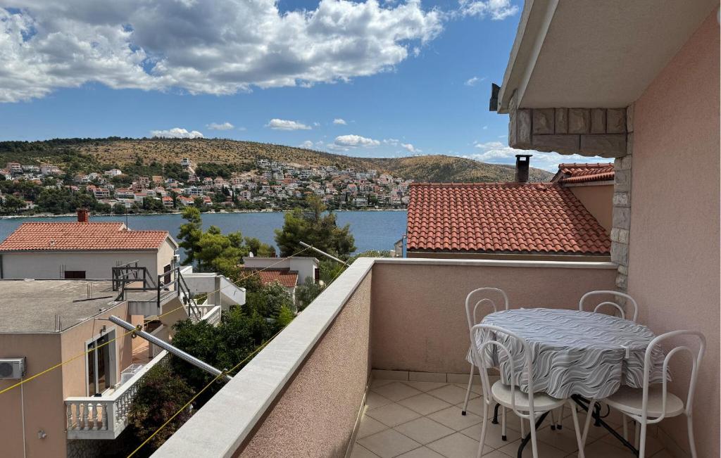 2 Bedroom Awesome Apartment In Okrug Gornji