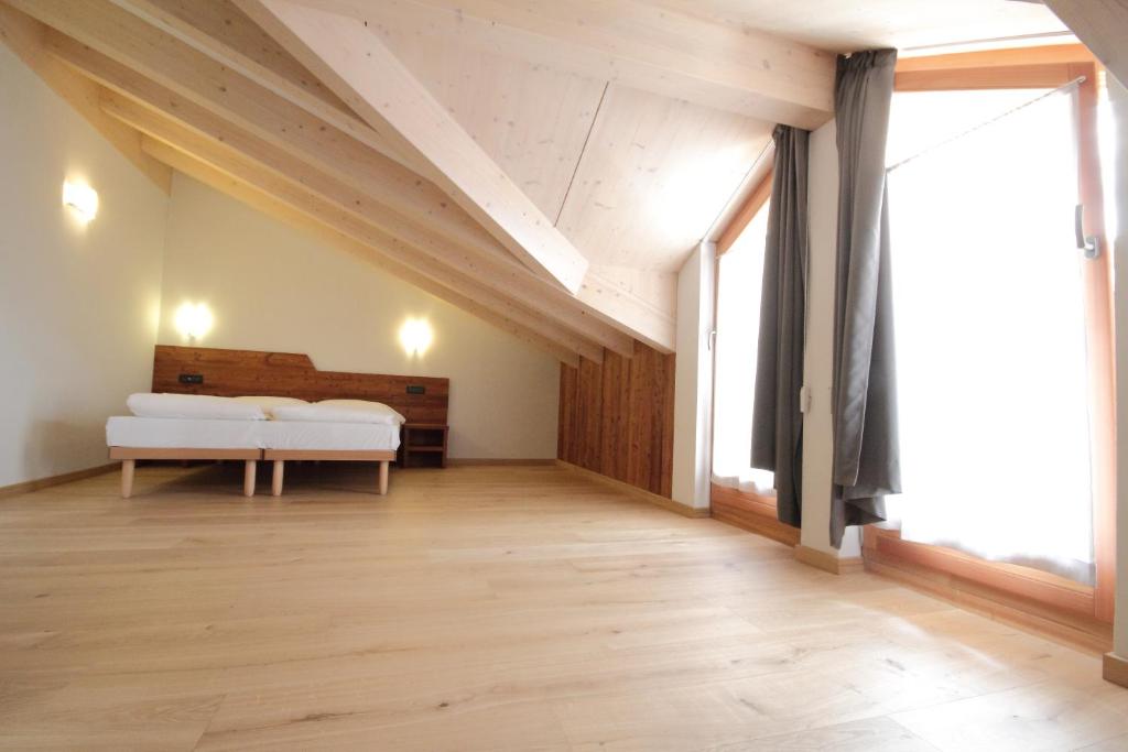 Łóżko lub łóżka w pokoju w obiekcie Bio Hotel Benny