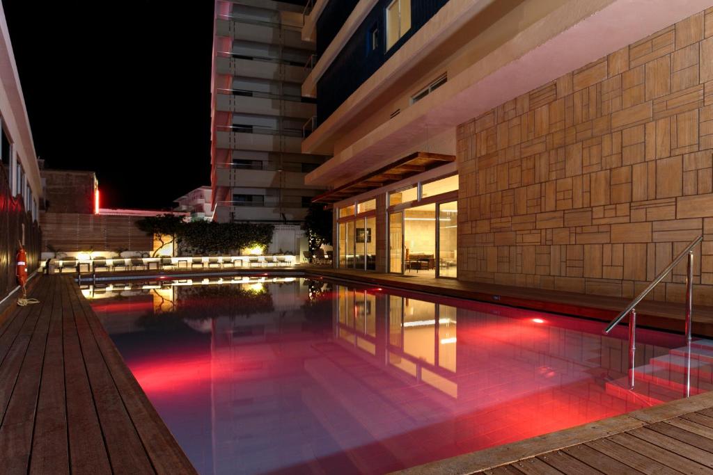 Bazén v ubytovaní Athena Hotel alebo v jeho blízkosti