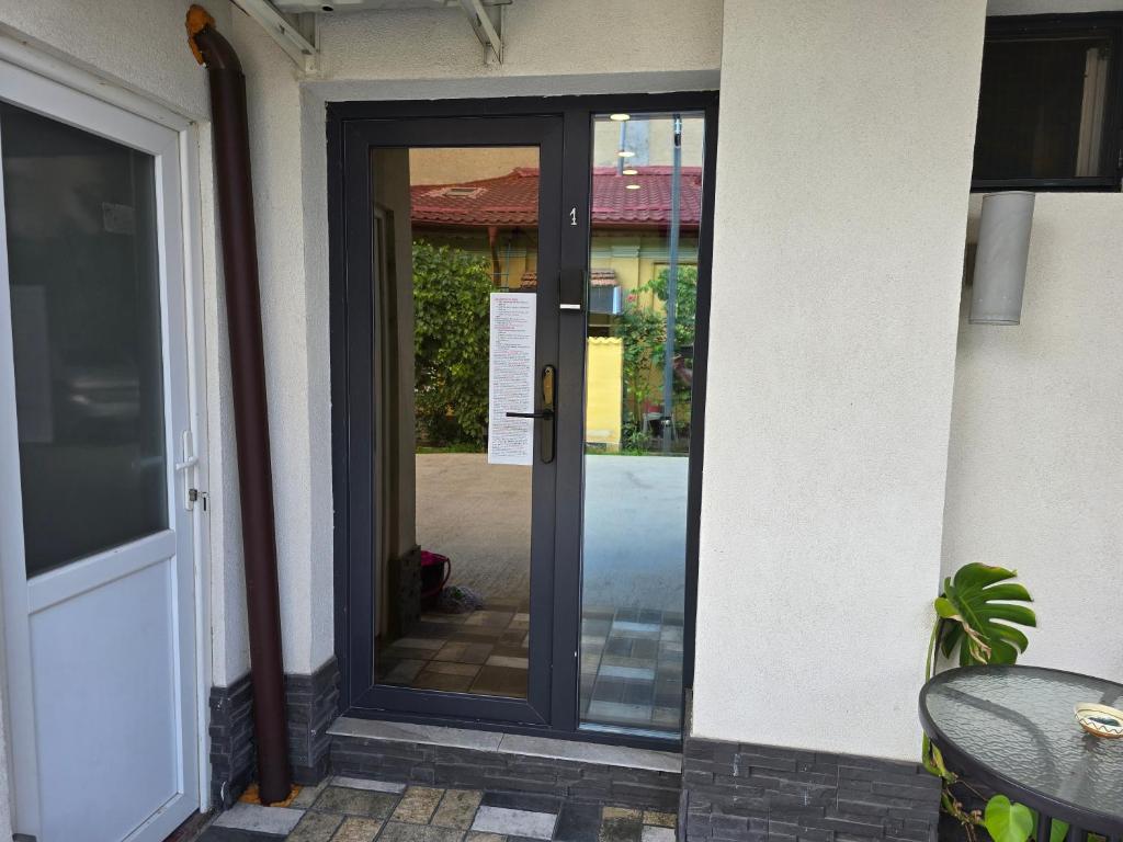 
Deluxe double - room 1, 1 car parking space
