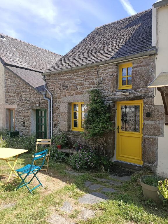 La Maison de Poupée Gîte cosy Monts d'Arrée Bretagne