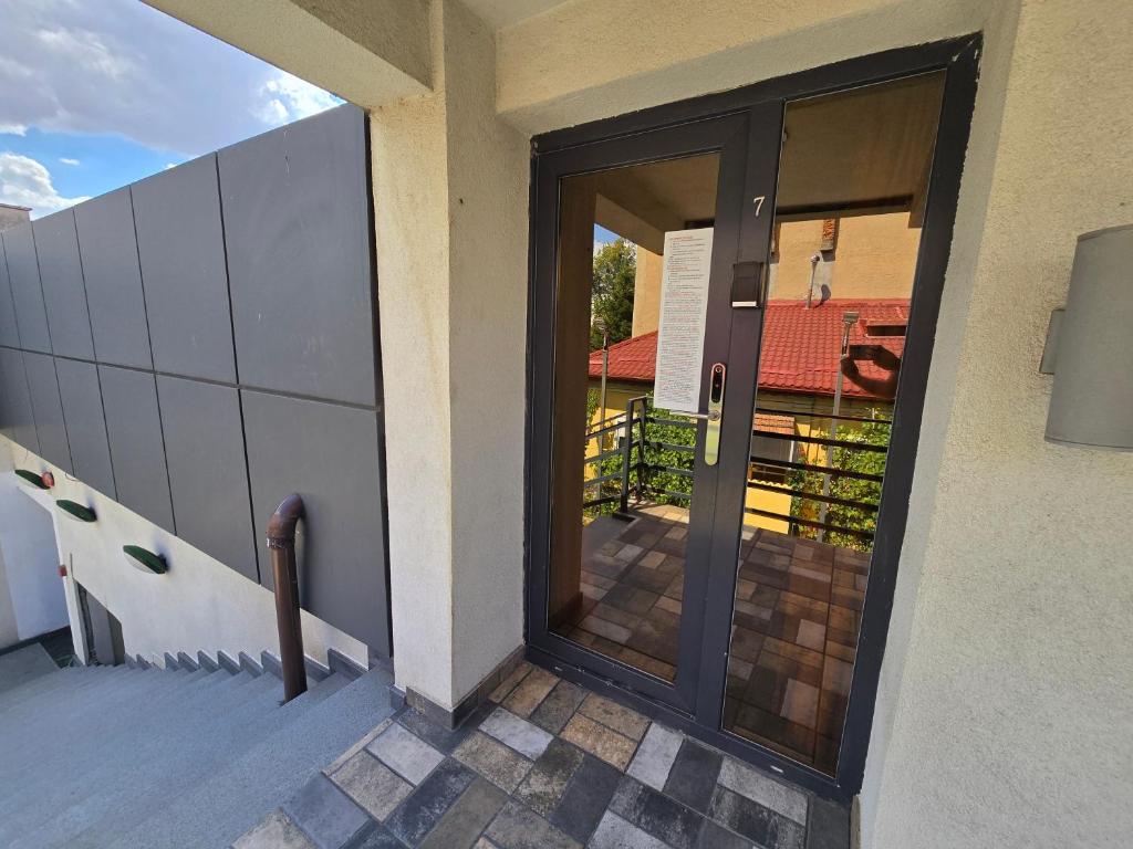 
Deluxe double - room 7, 1 car parking space
