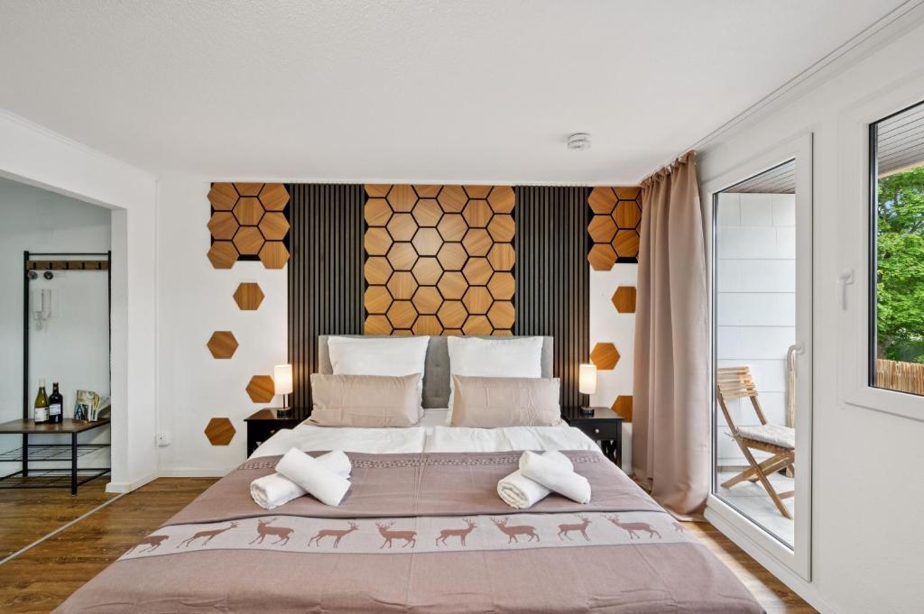 Postel nebo postele na pokoji v ubytování Schwarzwald-Oase mit Balkon und Parkplatz