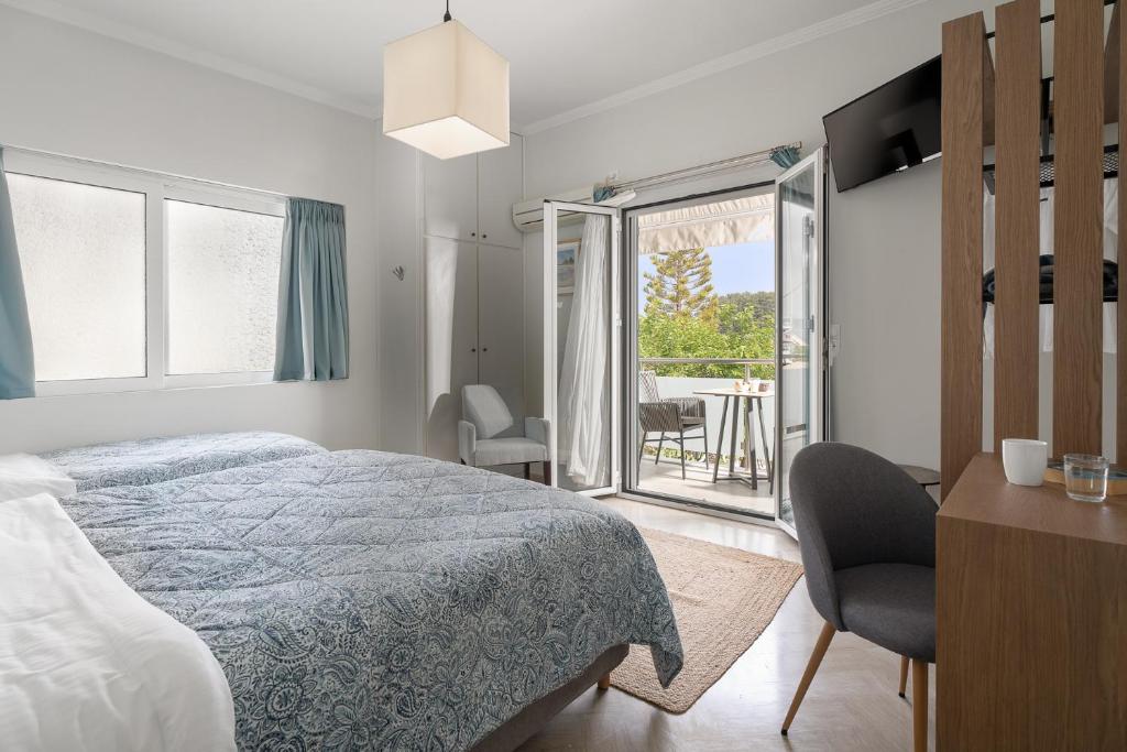 Captain's Seafront Apartments - 14