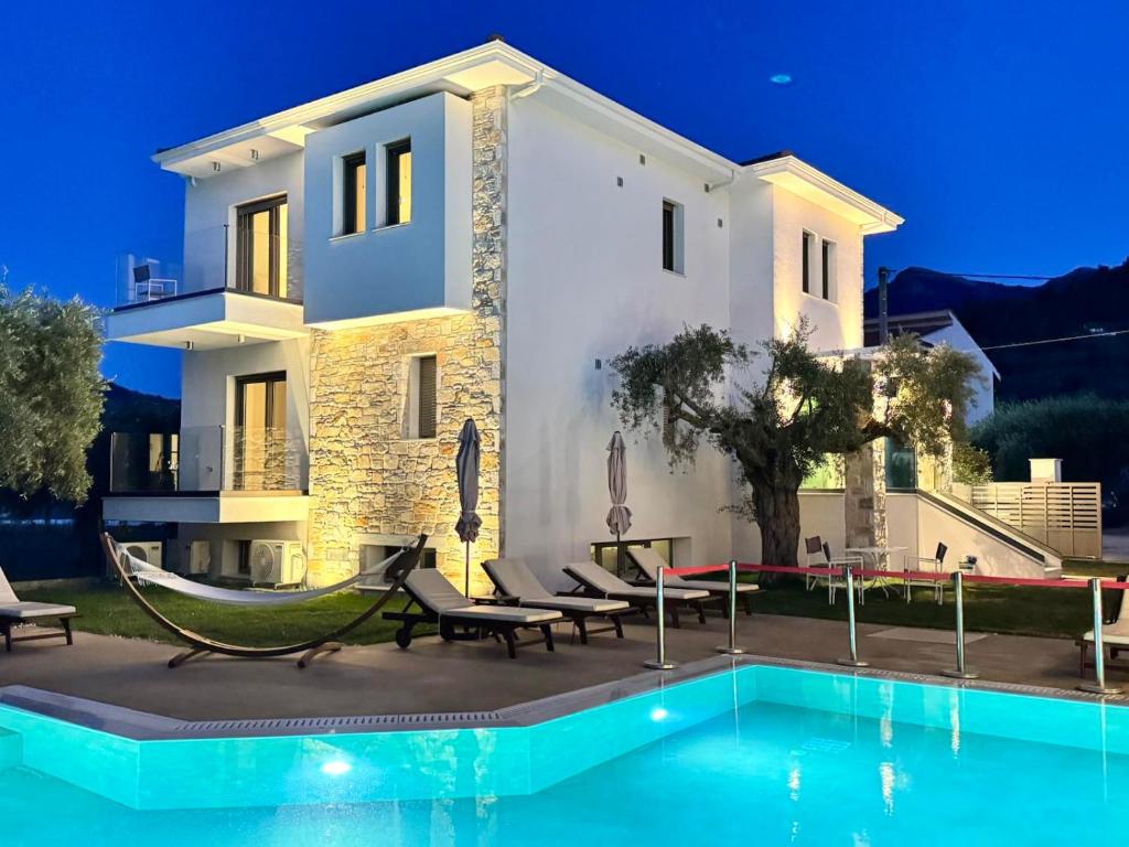 Luminous Luxury Apartments - 8