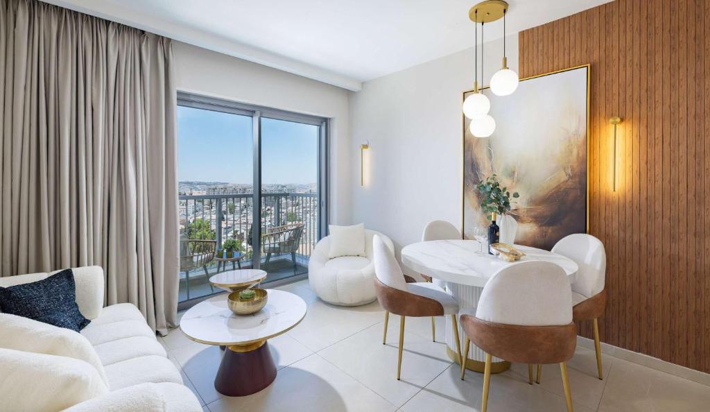 พื้นที่นั่งเล่นของ Apartment in Raul Wallenberg St, Jerusalem