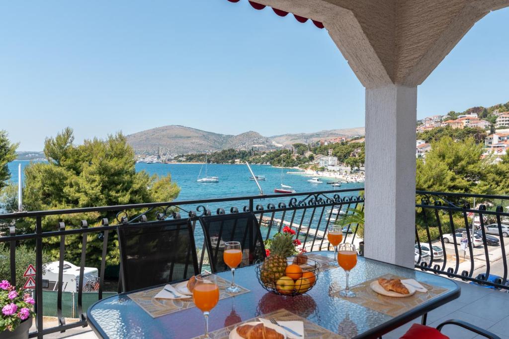 Luxury sea view apartment 20 m from the sea
