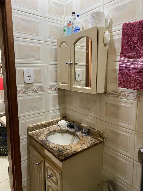 O baie la Quarto privativo a uma quadra da praia de Copacabana