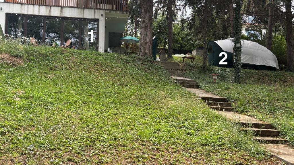 Fotografie z fotogalerie ubytování Avaluna 6 osobe max - shower outside tus spolja v destinaci Vrčin