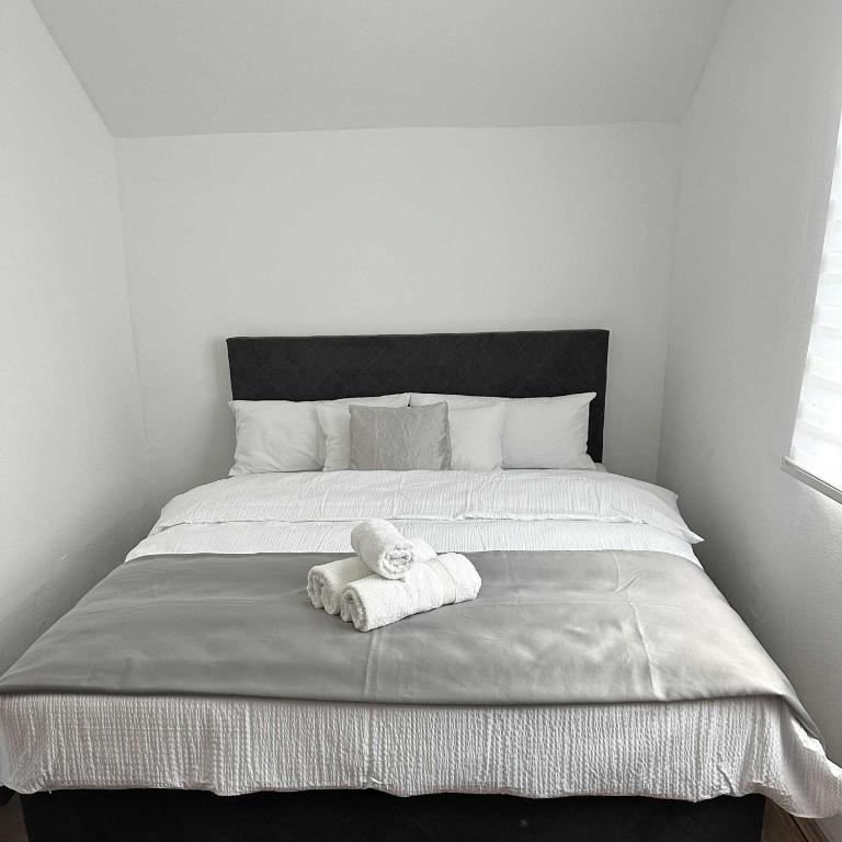 a bed with a white towel sitting on it at Holiday home Mumi in SJJ