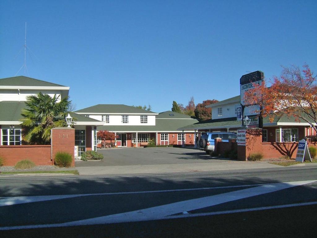 an empty street in front of a building at Admirals Motor Lodge in Blenheim
