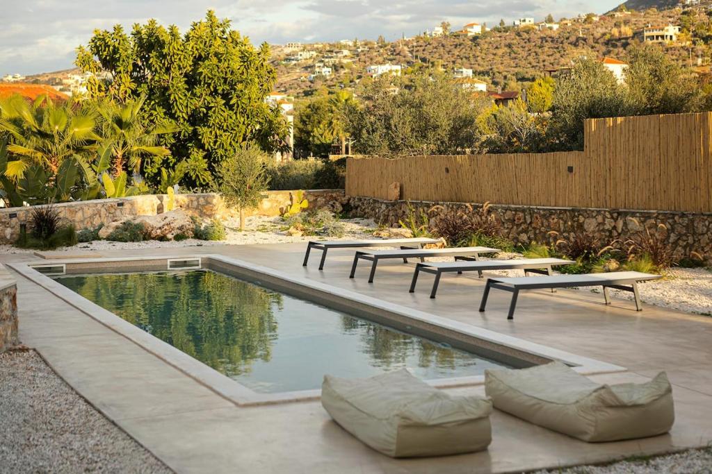 Swimmingpoolen hos eller tæt på Villa Leone Luxury Living with Sea Views and Pool