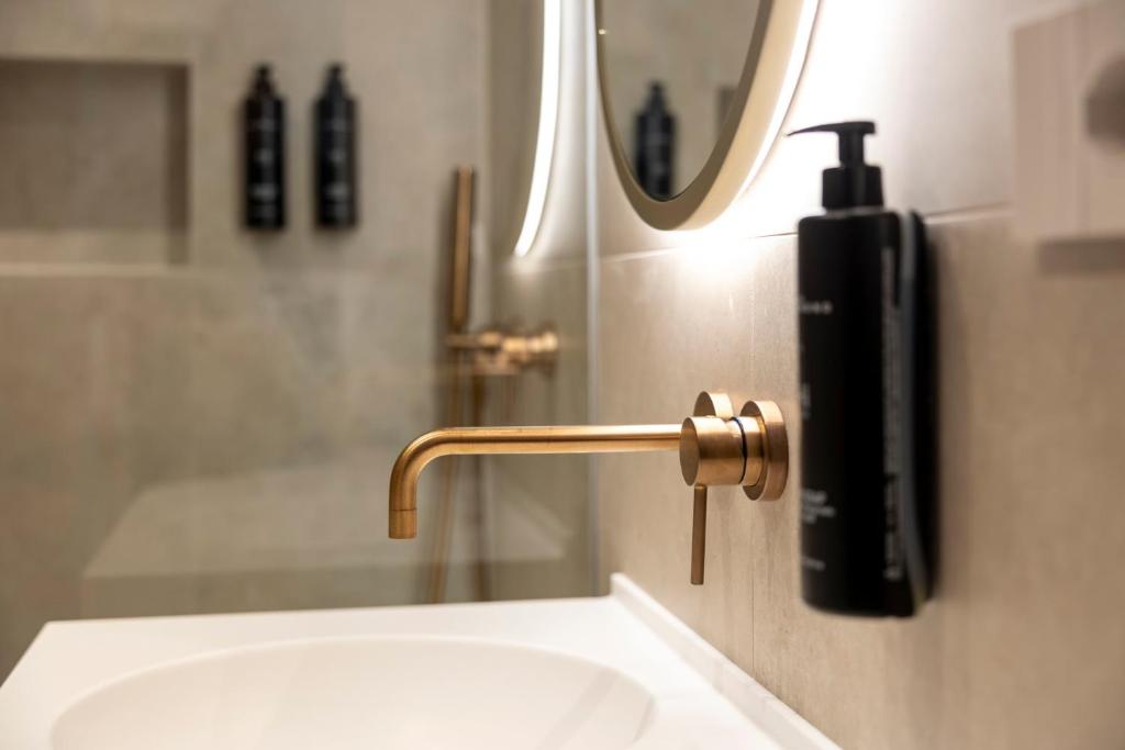 Hi Hotels Sirmione - Lakeview Pool - 16