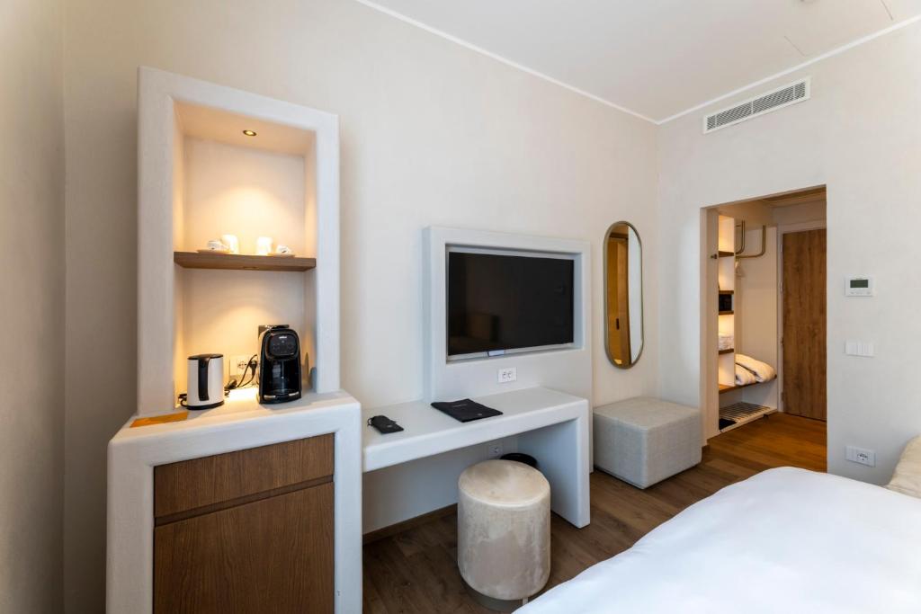 Hi Hotels Sirmione - Lakeview Pool - 3