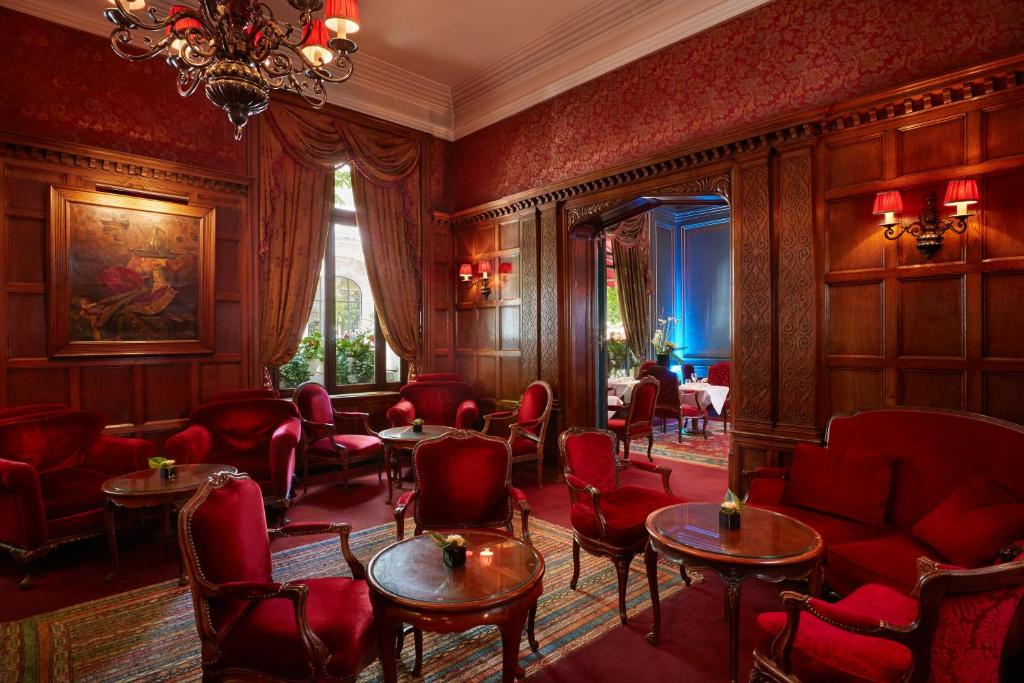 Gallery image of Hôtel Raphael in Paris