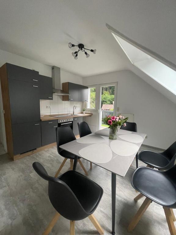 Η κουζίνα ή μικρή κουζίνα στο Ferienwohnung Albstern