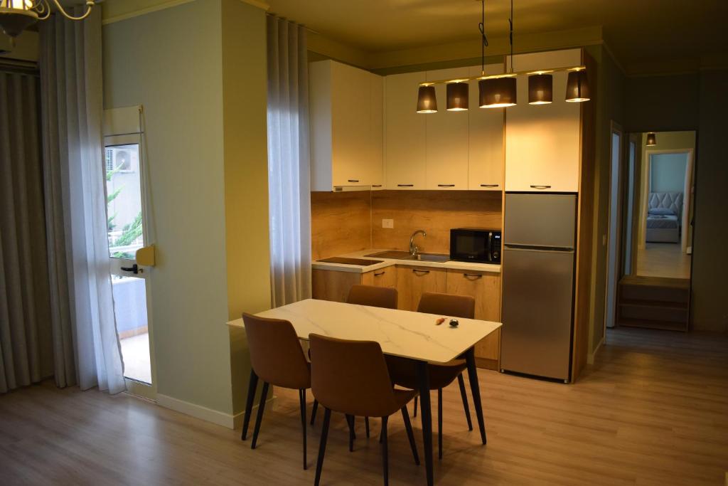 Kuchyň nebo kuchyňský kout v ubytování Majo Apartments