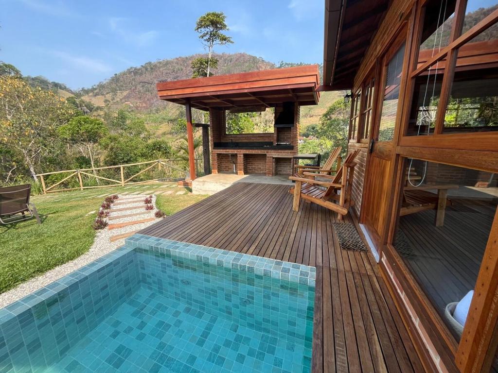 Πισίνα στο ή κοντά στο Chalé vistas altas lumiar