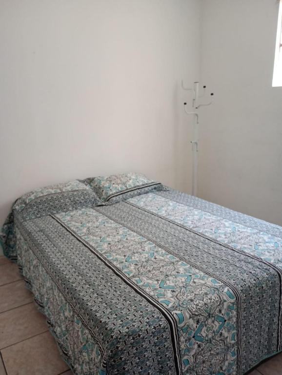 two beds sitting next to each other in a bedroom at casa proximo do ceaga in Garanhuns