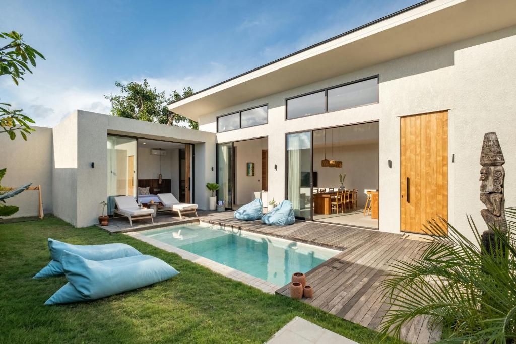 Swimmingpoolen hos eller tæt på Villa Monoï Uluwatu